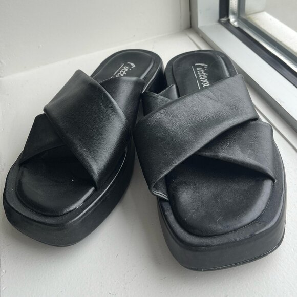 L'Intervalle Black Sandals - Picture 1 of 3